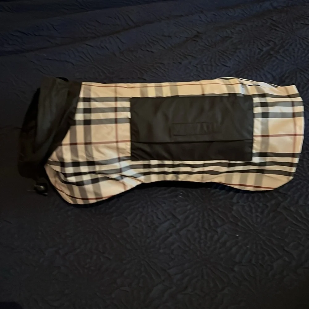 NWOT Authentic Burberry ring dog coat
